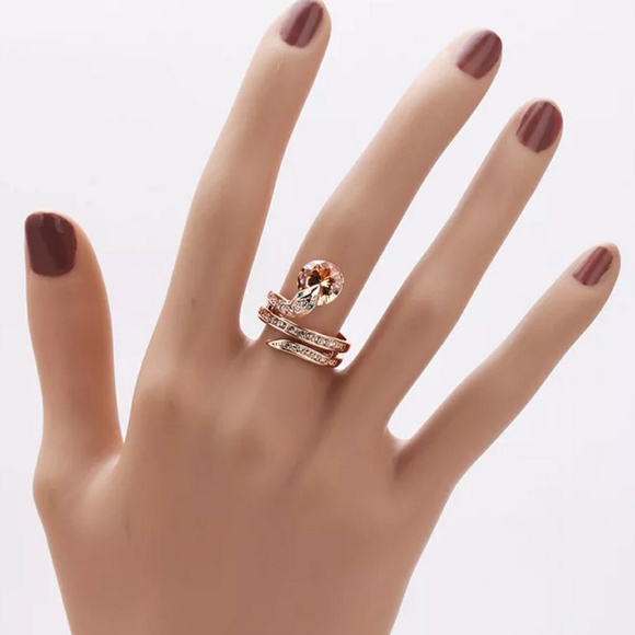 🎀Stunning Rose Gold Crystal Snake Coil Ring - Picture 4 of 5